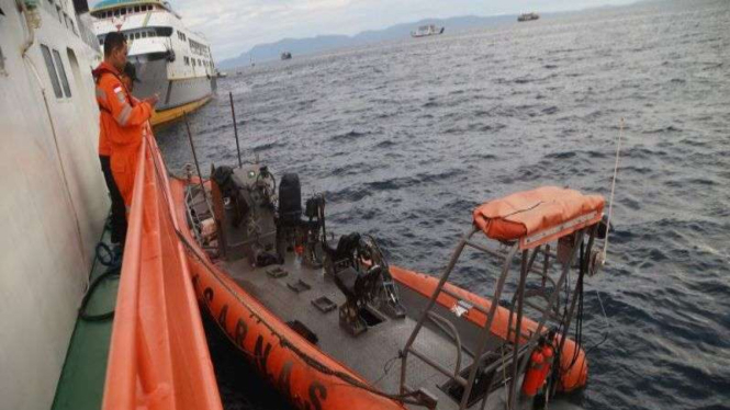 Speedboat RIB 04 Basarnas Ternate membawa 11 orang tim SAR gabungan meledak.