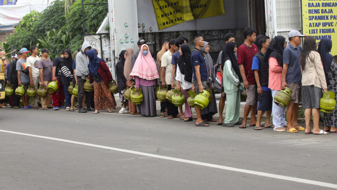 LPG 3 kg, Antrian Warga Beli LPG 3 kg