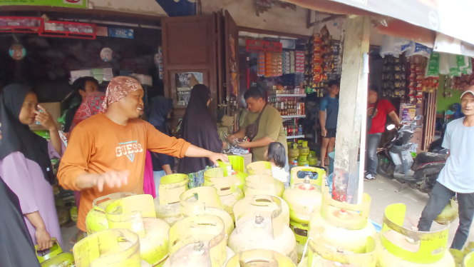Gas 3 kilogram tiba di warung agen atau pangkalan resmi di Tangerang