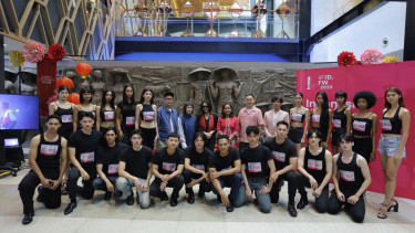 Poppy Dharsono dan para model IFW.