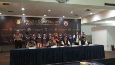 Polres Metro Jakarta Timur menangkap 10 tersangka pengeroyokan