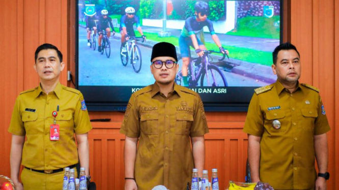 Wakil Wali Kota Tangerang Selatan, Pilar Saga Ichsan beri pengarahan.