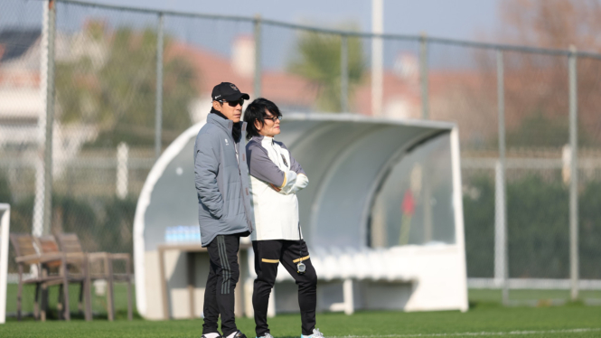 Choi Ju-young dengan Shin Tae-yong