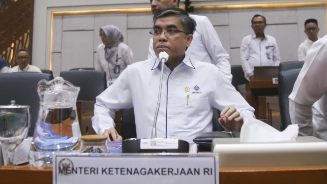 Menteri Ketenagakerjaan (Menaker) Yassierli Raker dengan Komisi IX DPR