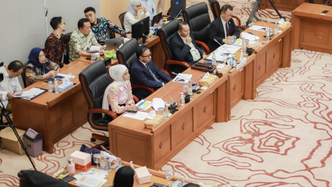 Putri Zulkifli Hasan saat Rapat di Gedung DPR Senayan