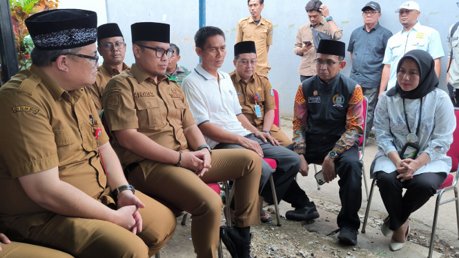 Wakil Wali Kota Tangerang Selatan, Pilar Saga Ichan saat mengunjungi rumah duka
