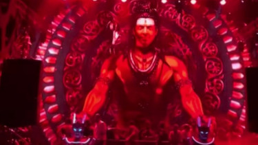 Gambar Dewa Siwa sebagai latar pertunjukan DJ di Club malam terbesar di Bali