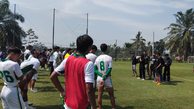 Suporter datangi latihan PSS Sleman