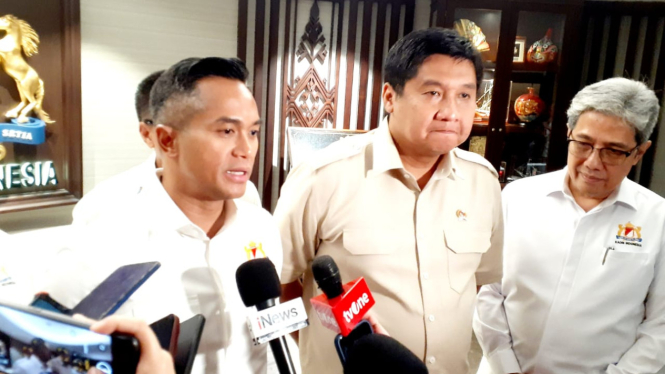 [dok. Ketua Umum Kadin Indonesia, Anindya Bakrie bersama Menteri Perumahan dan Kawasan Permukiman, Maruarar Sirait, di Menara Kadin, kawasan Kuningan, Jakarta Selatan, Kamis, 6 Februari 2025]