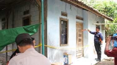 TKP rumah pelaku pembunuhan pegawai koperasi di Cibarusah, Kabupaten Bekasi.