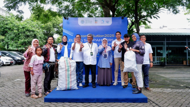 Optimalkan Pengelolaan Sampah, AQUA dan KLH Hadirkan Program Lelang Sampah