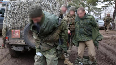 VIVA Militer: Tentara Rusia jadi tahanan perang militer Ukraina