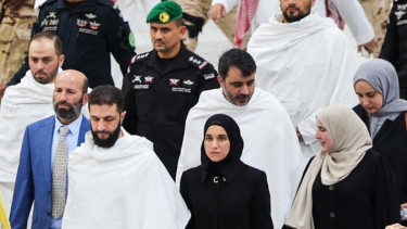 Presiden Suriah Ahmad al-Sharaa bersama Istrinya Latifa al-Daroubi