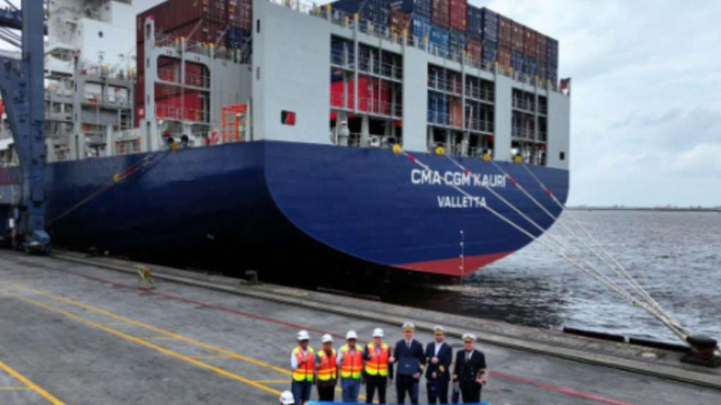 Datangnya kapal CMA CGM.