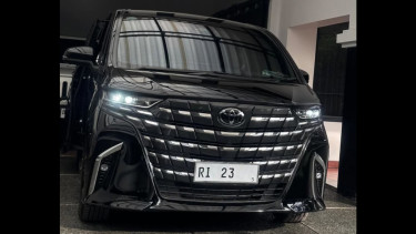 Mobil dinas Menteri HAM, Natalius Pigai
