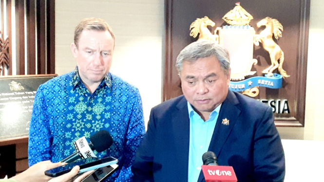[dok. Wakil Ketua Umum (WKU) Kadin Bidang Hubungan Luar Negeri, Bernardino M. Vega bersama Chairman EU-ASEAN Business Council, Jens Ruebbert, di Menara Kadin, kawasan Kuningan, Jakarta Selatan, Jumat, 7 Februari 2025]