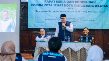 Wakil Wali Kota Tangerang Selatan, Pilar Saga Ichsan beri pengarahan.