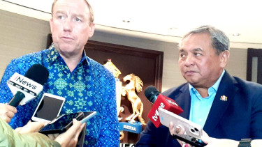 [dok. Wakil Ketua Umum (WKU) Kadin Bidang Hubungan Luar Negeri, Bernardino M. Vega bersama Chairman EU-ASEAN Business Council, Jens Ruebbert, di Menara Kadin, kawasan Kuningan, Jakarta Selatan, Jumat, 7 Februari 2025]
