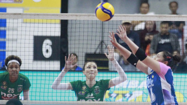 Pertandingan Jakarta Livin Mandiri versus Yogya Falcons di Proliga 2025 seri Bandung 
