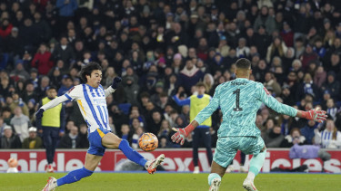Pemain Brighton Kaoru Mitoma jebol gawang Chelsea