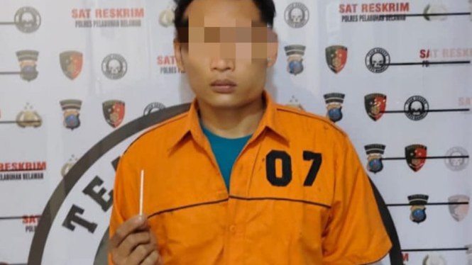 M Sani, pelaku perampokan bersajam terhadap sopir truk diamankan petugas kepolisian.(dok Polres Pelabuhan Belawan)