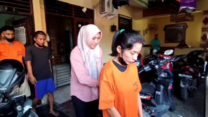 Ibu Rumah Tangga di Bandar Lampung Ditangkap Usai Mencuri Perhiasan Emas