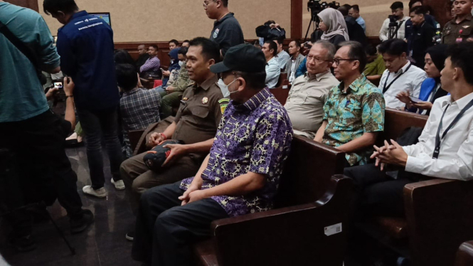 Eks Pejabat MA Zarof Ricar jalani sidang perdana di Pengadilan Tipikor pada PN  Jakpus