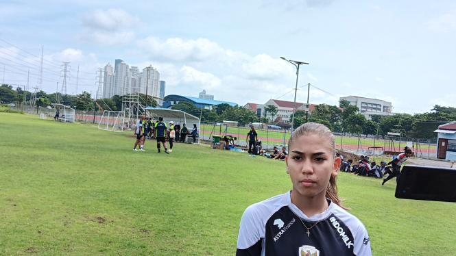 Claudia Scheunamann saat latihan bersama timnas putri