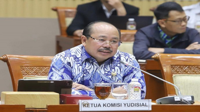 Ketua Komisi Yudisial Amzulian Rifai