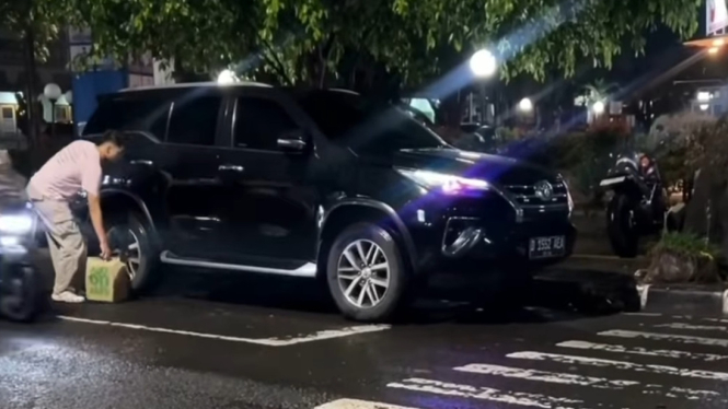 Pedagang makanan naik Fortuner jadi sorotan netizen