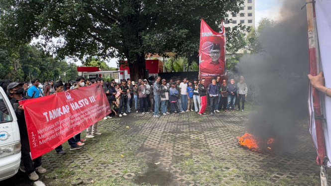 Aksi unjuk rasa menuntut KPK menangkap Sekjen PDIP Hasto Kristiyanto