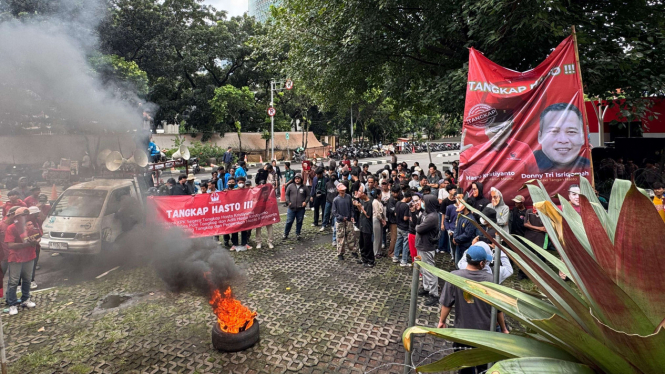 Aksi unjuk rasa menuntut KPK menangkap Sekjen PDIP Hasto Kristiyanto