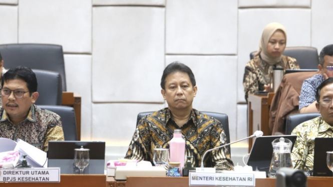 Dirut BPJS Kesehatan Ali Ghufron Mukti saat raker dengan Komisi IX DPR RI, Selasa, 11 Februari 2025.