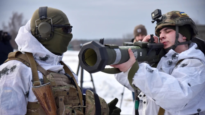 VIVA Militer: Tentara Ukraina gunakan senjata kiriman Amerika Serikat