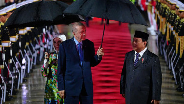 Presiden RI Prabowo Subianto dan Presiden Turkiye Recep Tayyip Erdogan di Lanud Halim Perdanakusuma (sumber foto: Muchlis Jr - Biro Pers Sekretariat Presiden)