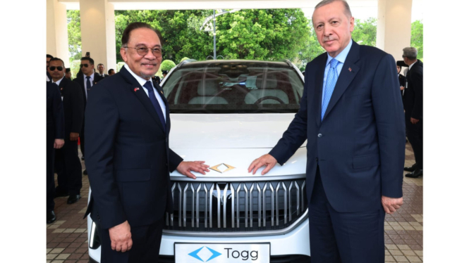 Presiden Turki, RT Erdogan hadiahi Anwar Ibrahim mobil listrik