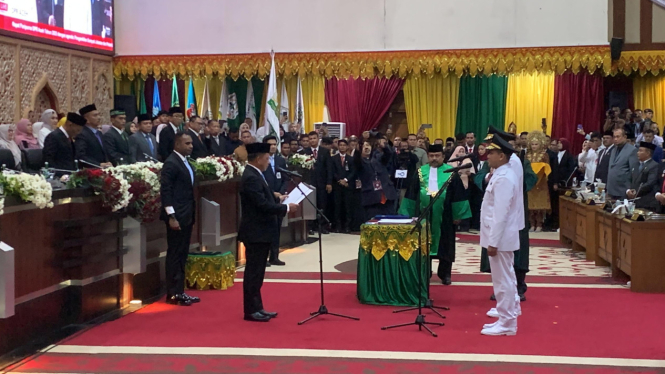 Mendagri lantik Muzakir Manaf dan Fadhlullah sebagai Gubernur dan Wagub Aceh. VIVA/Dani Randi