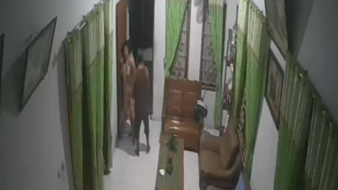 Rekaman CCTV Ibu Stroke Dianiaya Ayah dan Kakak di Brebes