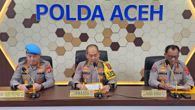 Irwasda, Kabid Propam dan Kabid Humas Polda Aceh klarifikasi dugaan pemerasan Kapolres Bireuen. VIVA/Dani Randi