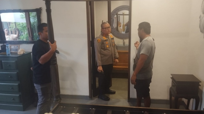 Polisi mendatangi villa di Jalan Drupadi Seminyak lokasi bule Rusia menendang pintu kaca