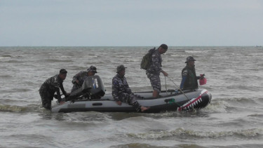 Pembongkaran sisa pagar laut di Kronjo Tangerang