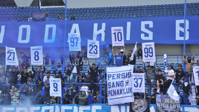 Bobotoh Memberikan Dukungan Untuk tim Persib Jelang Laga Lawan Persija (foto:Dede Idrus) 