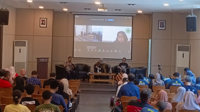 Diskusi Publik