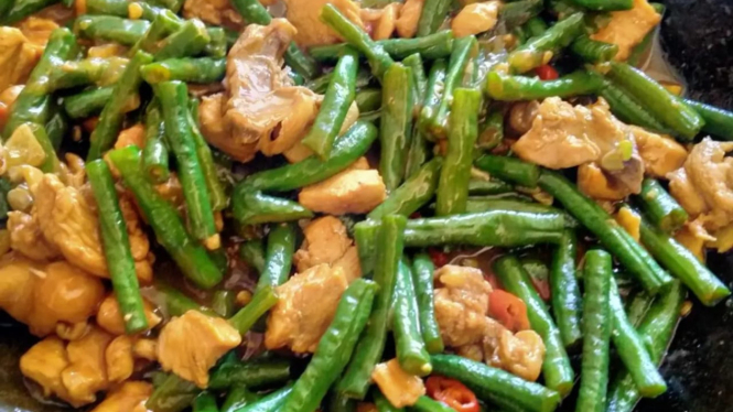 Tumis ayam dan kacang panjang