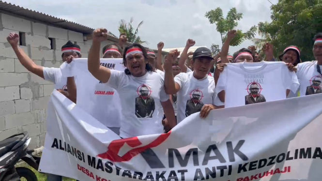Aksi warga kohod serukan tangkap Arsin bin Asip dalam kasus pemalsuan dokumen SHGB dan SHM di area pagar laut Kohod, Tangerang
