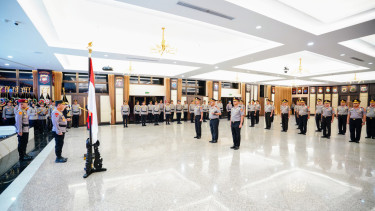 - Kapolri Jenderal Polisi Listyo Sigit Prabowo memimpin upacara kenaikan pangkat (korps) rapor, di Jakarta, Jumat, 14 Februari 2025.