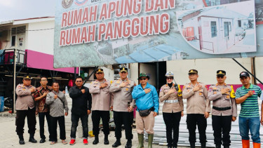 Kapolres Pelabuhan Tanjung Priok AKBP Martuasah Tobing melakukan jumat curhat