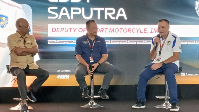 Deputi Olahraga Motor IMI Pusat, Eddy Saputra (kanan)