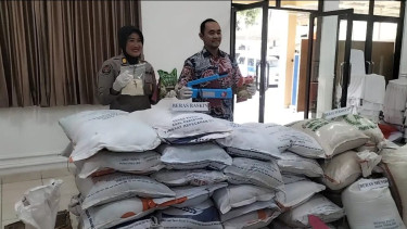 Polisi sita beras oplosan di Depok