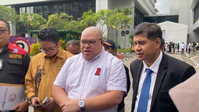 Razman Nasution dan tim hukumnya datang ke MA guna minta maaf